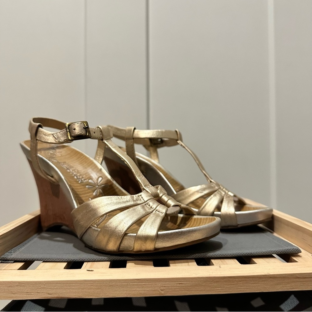 Kenneth Cole wedges size 7